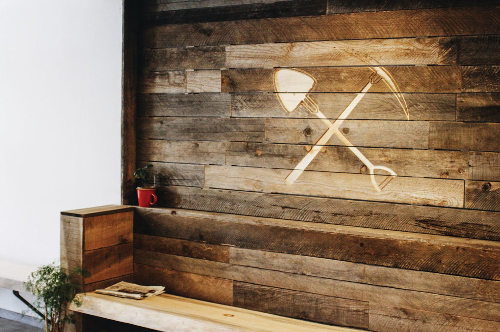 Union Hill Café in Sonora, California makes use of reclaimed and repurposed materials.